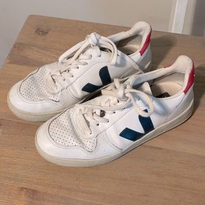 Ladies Veja sneakers Size 7